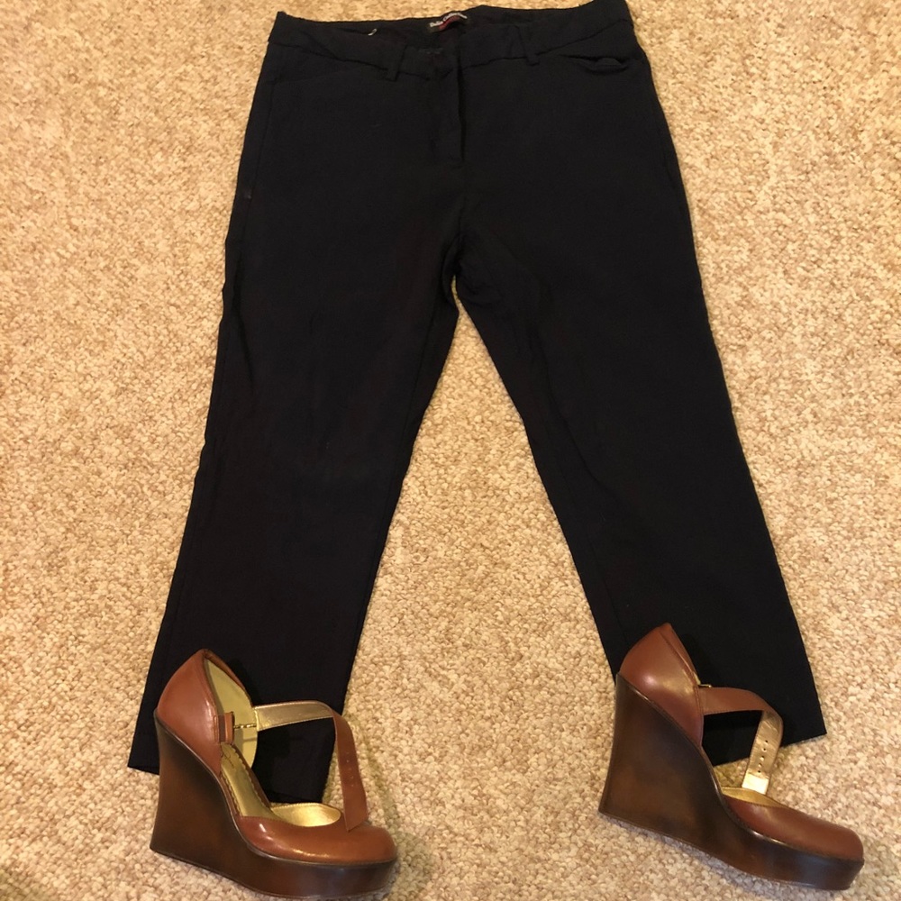 Navy cropped pants. Summer look!